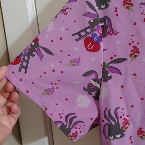 Zinnia nurse scrubs top shirt short sleeve love bunny purple pattern - Picture 2 of 9